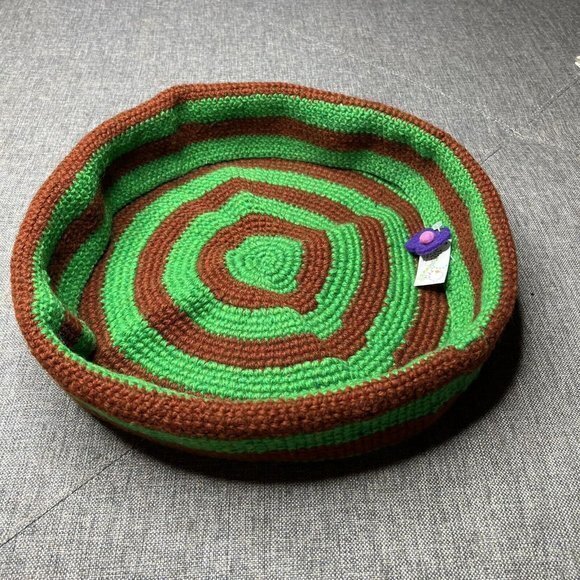 Small Pet Bed Cat‎ Or Dog Hand Knit Wool Green Brown Striped - Picture 1 of 8